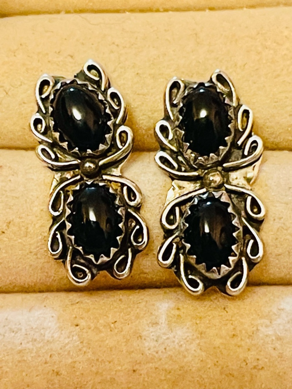VTG Sterling Silver Onyx Southwest Mexico post earrings